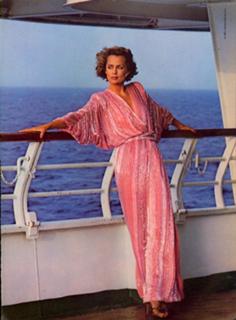 Lauren Hutton feet photo 17