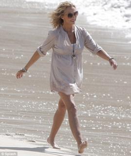 Lauren Hutton feet photo 17