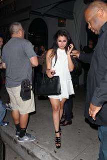 Lauren Jauregui feet photo thumbnail