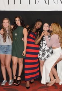 Lauren Jauregui feet photo thumbnail