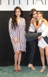 Lauren Jauregui feet photo thumbnail