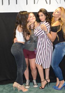 Lauren Jauregui feet photo thumbnail