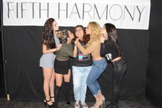 Lauren Jauregui feet photo thumbnail