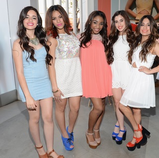 Lauren Jauregui feet photo thumbnail