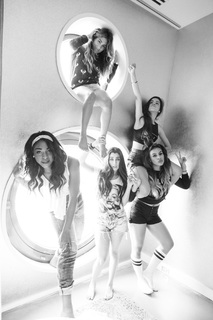 Lauren Jauregui feet photo thumbnail