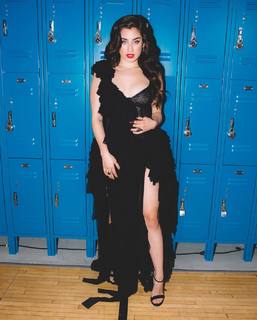 Lauren Jauregui feet photo thumbnail