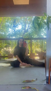 Lauren Jauregui feet photo thumbnail