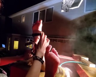 Lauren LaVera feet photo thumbnail