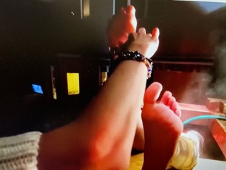 Lauren LaVera feet photo thumbnail