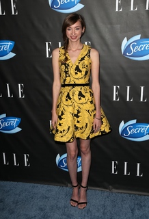 Lauren Lapkus feet photo thumbnail
