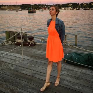 Lauren Lapkus feet photo thumbnail