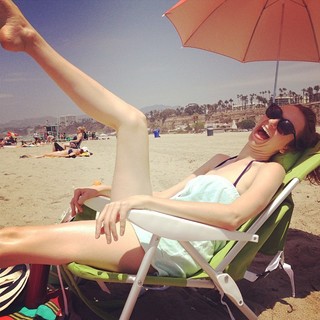 Lauren Lapkus feet photo thumbnail