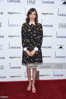 Lauren Lapkus feet photo thumbnail
