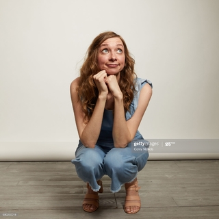 Lauren Lapkus feet photo thumbnail