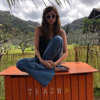 Lauren Lapkus feet photo thumbnail