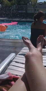 Lauren Lapkus feet photo thumbnail