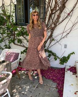 Lauren Lapkus feet photo thumbnail