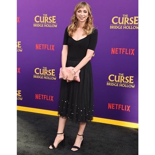 Lauren Lapkus feet photo thumbnail