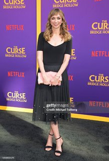 Lauren Lapkus feet photo thumbnail
