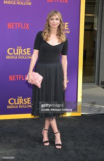 Lauren Lapkus feet photo thumbnail