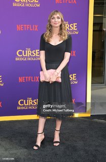 Lauren Lapkus feet photo thumbnail