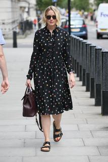 Lauren Laverne feet photo 13