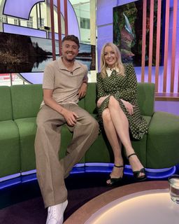 Lauren Laverne feet photo 4
