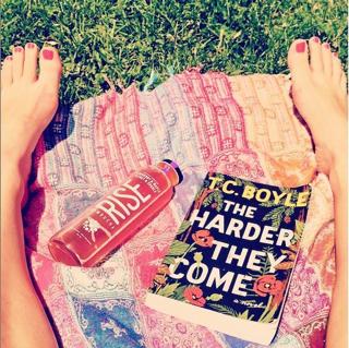 Lauren Lee Smith feet photo thumbnail