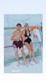 Lauren Lee Smith feet photo thumbnail