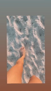 Lauren Lee Smith feet photo thumbnail