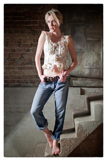 Lauren Lee Smith feet photo thumbnail