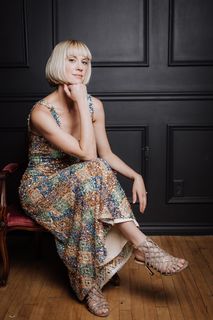 Lauren Lee Smith feet photo thumbnail