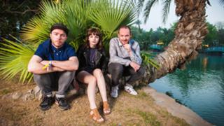 Lauren Mayberry feet photo thumbnail