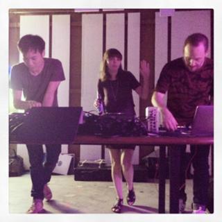 Lauren Mayberry feet photo thumbnail