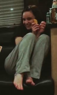 Lauren Mayberry feet photo thumbnail