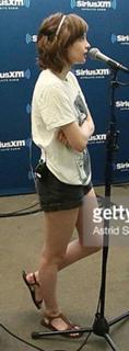 Lauren Mayberry feet photo thumbnail