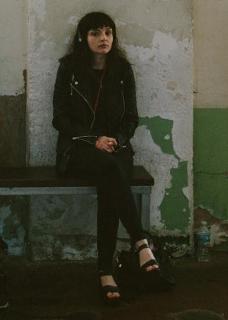 Lauren Mayberry feet photo thumbnail