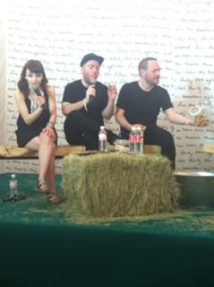 Lauren Mayberry feet photo thumbnail