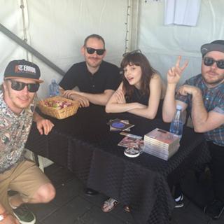 Lauren Mayberry feet photo thumbnail