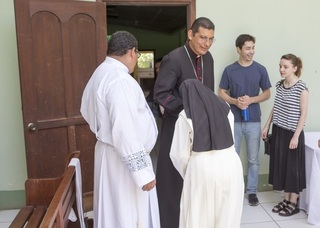 Lauren Mayberry feet photo thumbnail