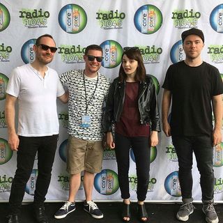 Lauren Mayberry feet photo thumbnail