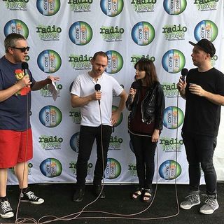 Lauren Mayberry feet photo thumbnail