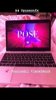 Lauren Mayberry feet photo thumbnail