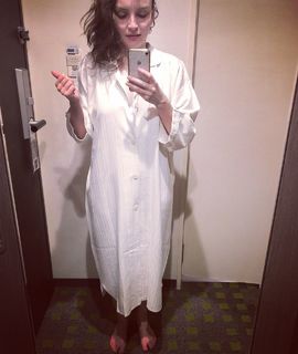 Lauren Mayberry feet photo thumbnail