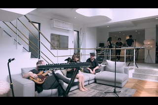 Lauren Mayberry feet photo thumbnail