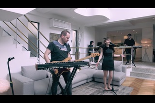 Lauren Mayberry feet photo thumbnail