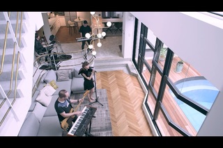 Lauren Mayberry feet photo thumbnail