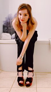 Lauren Mayberry feet photo thumbnail