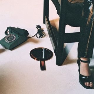 Lauren Mayberry feet photo thumbnail