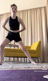 Lauren Mayberry feet photo thumbnail